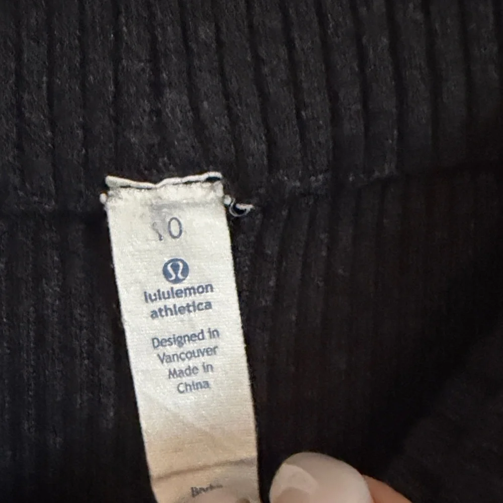 lululemon athletica Black knit sweat pants, tie waist, front pockets - Picture 3 of 3